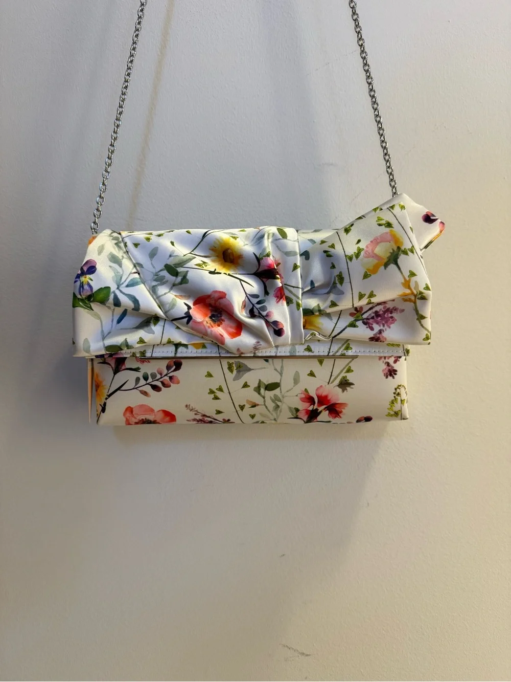 NWT Jewel by Badgley Mischka Signature Bow Envelope Clutch in Floral Pattern - Picture 9 of 11